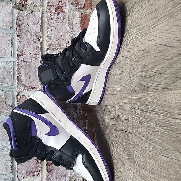 NIKE AIR JORDAN 1 MID BLACK DARK IRIS WHITE PURPLE - Picture 8 of 8